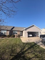 708 Dallas Rd in Washington, IL - Building Photo