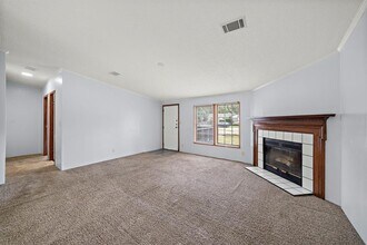 16504 Brittany Way in Conroe, TX - Foto de edificio - Building Photo