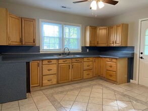 806 Graylyn Dr in High Point, NC - Building Photo - Building Photo