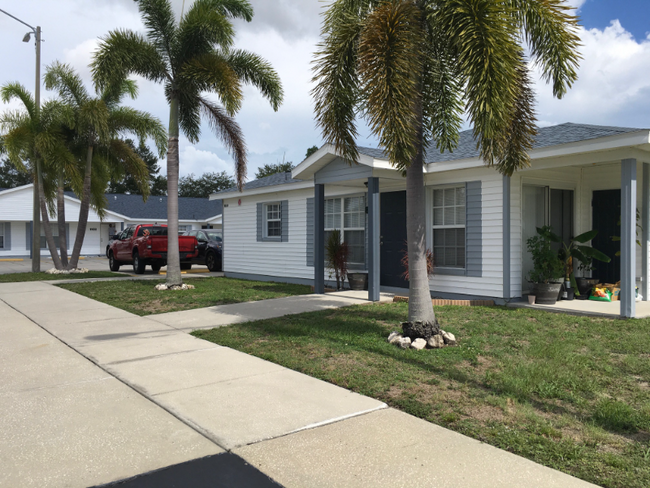 10770 US Hwy 19 N in Pinellas Park, FL - Foto de edificio - Building Photo