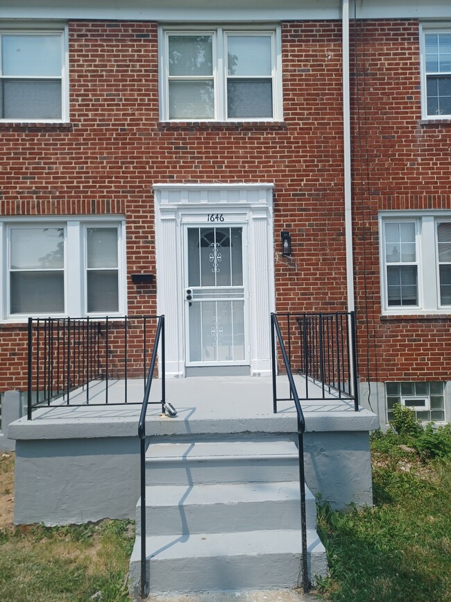 property at 1646 Heathfield Rd