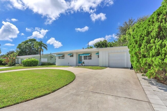 1952 Circle Dr, Unit 02-0340 in North Palm Beach, FL - Building Photo - Building Photo