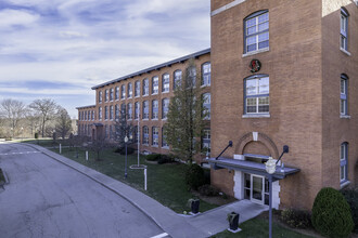 High Rocks Condominiums in North Smithfield, RI - Building Photo - Building Photo