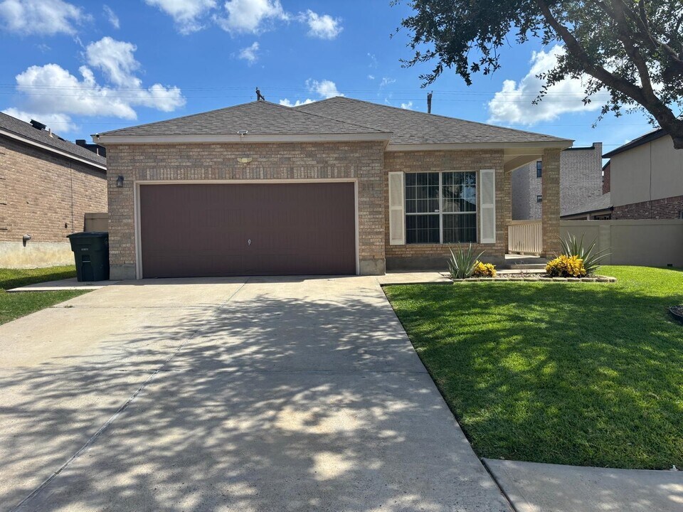 217 Kahlo Loop in Laredo, TX - Building Photo