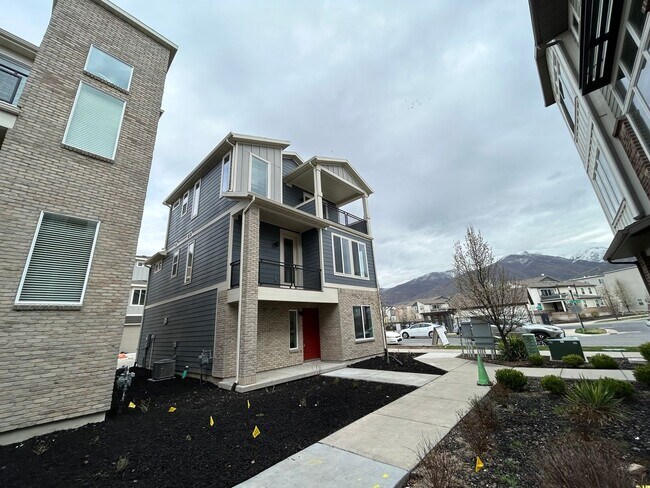 5 Rio Grand Ave in Farmington, UT - Building Photo - Building Photo