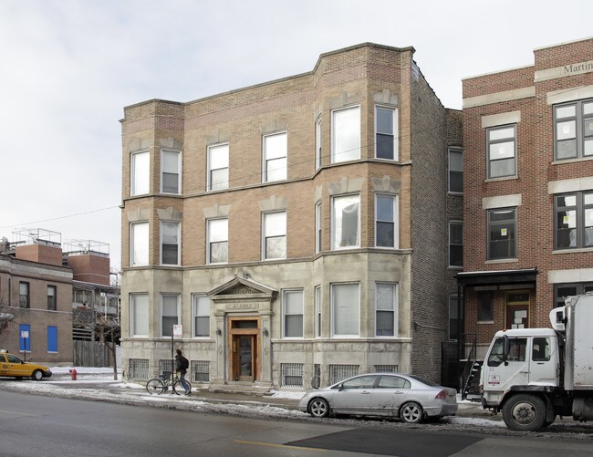 920 W Addison St in Chicago, IL - Foto de edificio - Building Photo