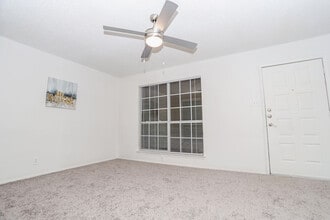 Castleridge in San Antonio, TX - Building Photo - Building Photo