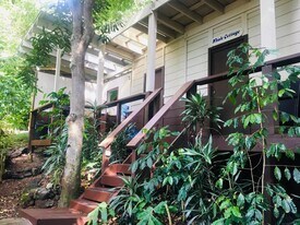 87-2439 Mamalahoa Hwy, Unit 6901 Littlemore Driv in Captain Cook, HI - Building Photo