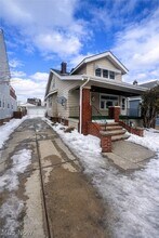 7014 Thornton Dr in Parma, OH - Building Photo - Building Photo