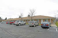 Dow Manor Apartments in Richmond, MI - Foto de edificio - Building Photo