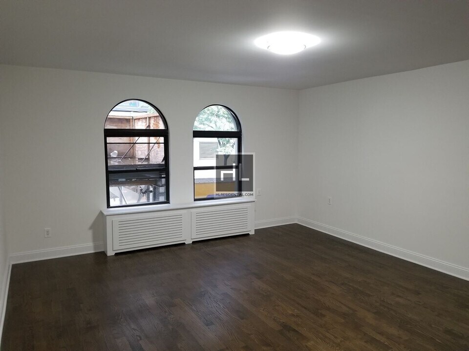 EAST 46 STREET in New York, NY - Building Photo