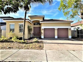 8865 NW 178th St in Hialeah, FL - Building Photo