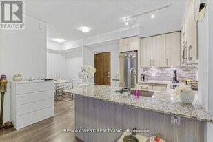 99 Eagle Rock Way in Vaughan, ON - Building Photo