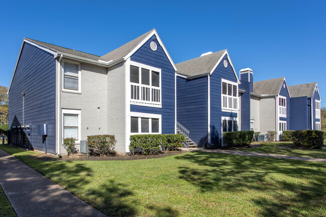 Raintree Apartments in Baytown, TX - Foto de edificio - Building Photo