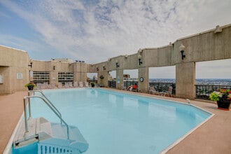 2020 Walnut St, Unit 11g in Philadelphia, PA - Building Photo - Building Photo