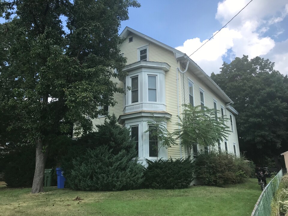 1000 Cinnaminson Ave in Palmyra, NJ - Building Photo