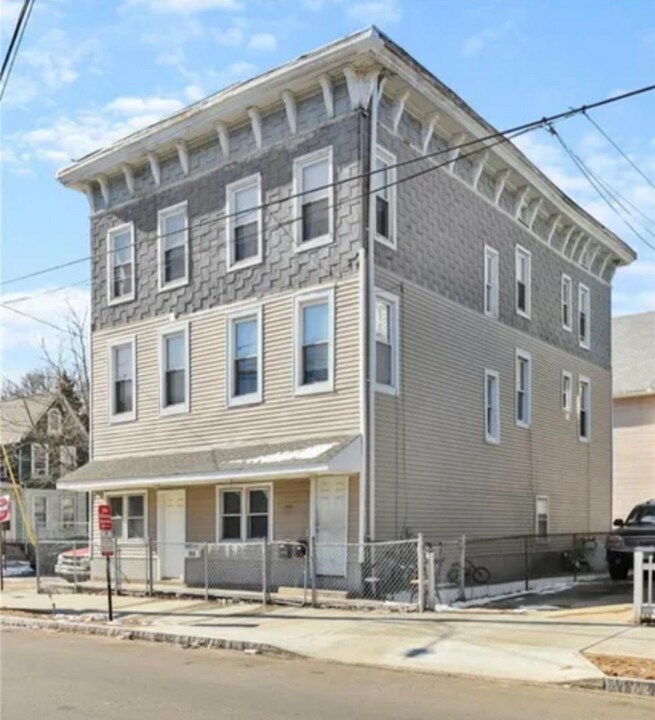 168 Lloyd St-Unit -2rd floor in New Haven, CT - Building Photo
