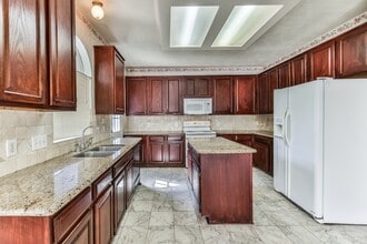 8811 Earnestwood Dr in Houston, TX - Building Photo - Building Photo