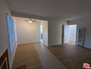 6208 S Fairfax Ave in Los Angeles, CA - Building Photo - Building Photo