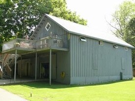 Lakeside Dr in Bemus Point, NY - Building Photo