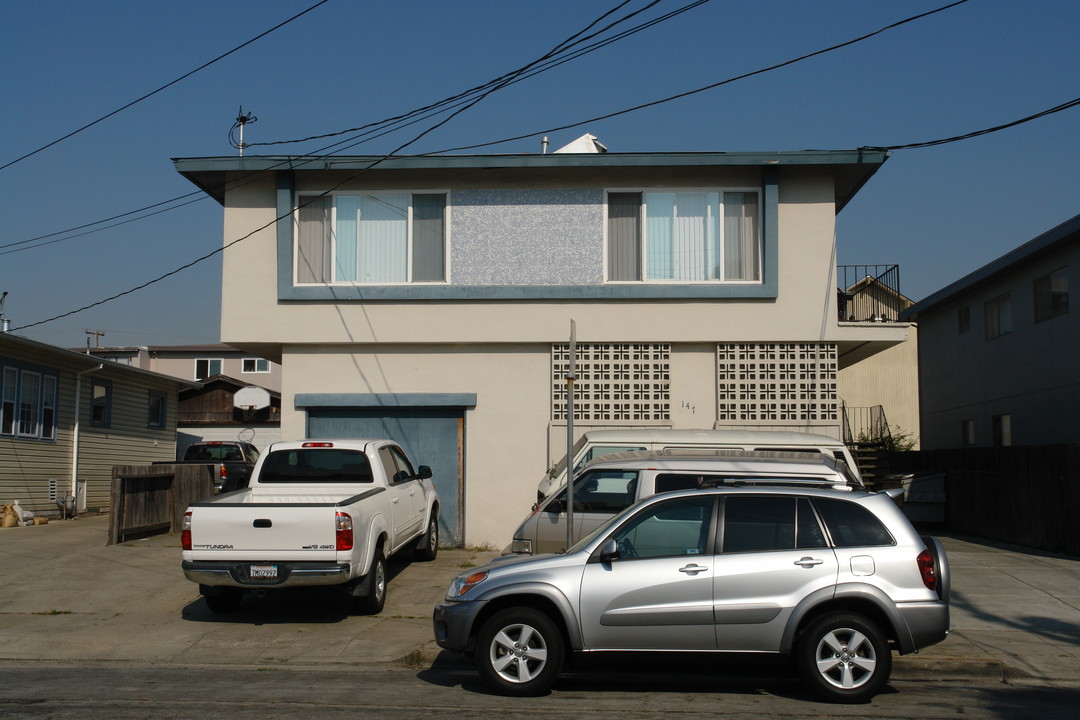 147 San Diego Ave in San Bruno, CA - Foto de edificio