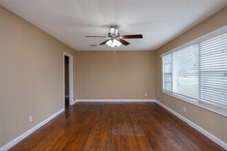 304 Harris Blvd in Conroe, TX - Building Photo - Building Photo