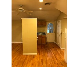 24 Henderson St, Unit 3 in Arlington, MA - Building Photo - Building Photo