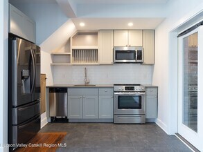 34 S Front St in Hudson, NY - Building Photo - Building Photo