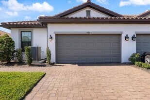 10823 Seasons Way in Palmetto, FL - Building Photo