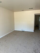 341 E Alaska Ave in Fairfield, CA - Building Photo - Building Photo