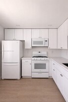 218 NE 12th Ave in Hallandale Beach, FL - Building Photo
