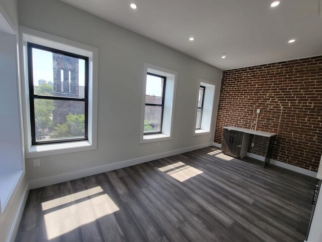 239 Lenox Ave in New York, NY - Building Photo - Building Photo
