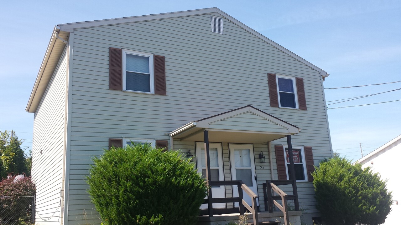 74 Bruce Dr in Martinsburg, WV - Building Photo