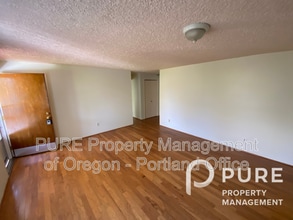 10321 NE Oregon St in Portland, OR - Building Photo - Building Photo