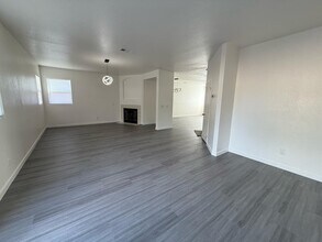 45120 Palm Ln in Lancaster, CA - Building Photo - Building Photo
