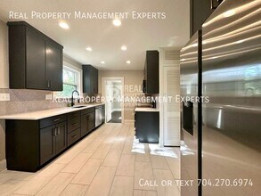 3801 Tuckaseegee Rd in Charlotte, NC - Building Photo - Building Photo