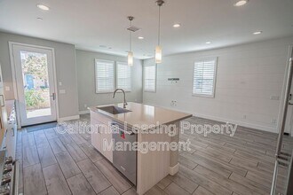 28602 Jardineras Dr in Valencia, CA - Building Photo - Building Photo