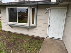 274 S 41st St in Springfield, OR - Foto de edificio - Building Photo