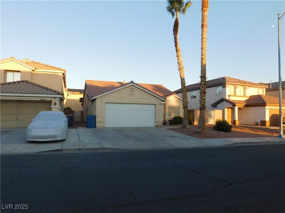 5924 Wood Petal St in Las Vegas, NV - Building Photo