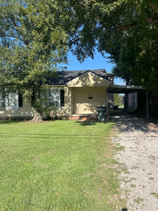 property at 3806 Swanee St