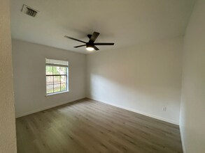 2201 Pin Oak Rd in Edinburg, TX - Building Photo - Building Photo