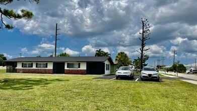 230 SW 47th Ter, Unit 2 in Cape Coral, FL - Building Photo - Building Photo