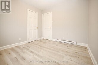37-37 Holland St W in Bradford West Gwillimbury, ON - Building Photo - Building Photo