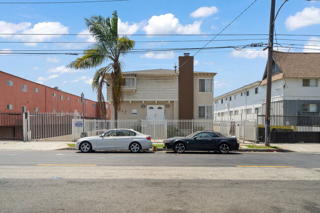 3612 W. 102nd St. in Inglewood, CA - Foto de edificio - Building Photo