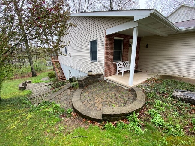 661 Benjamin Ct in State College, PA - Building Photo - Building Photo