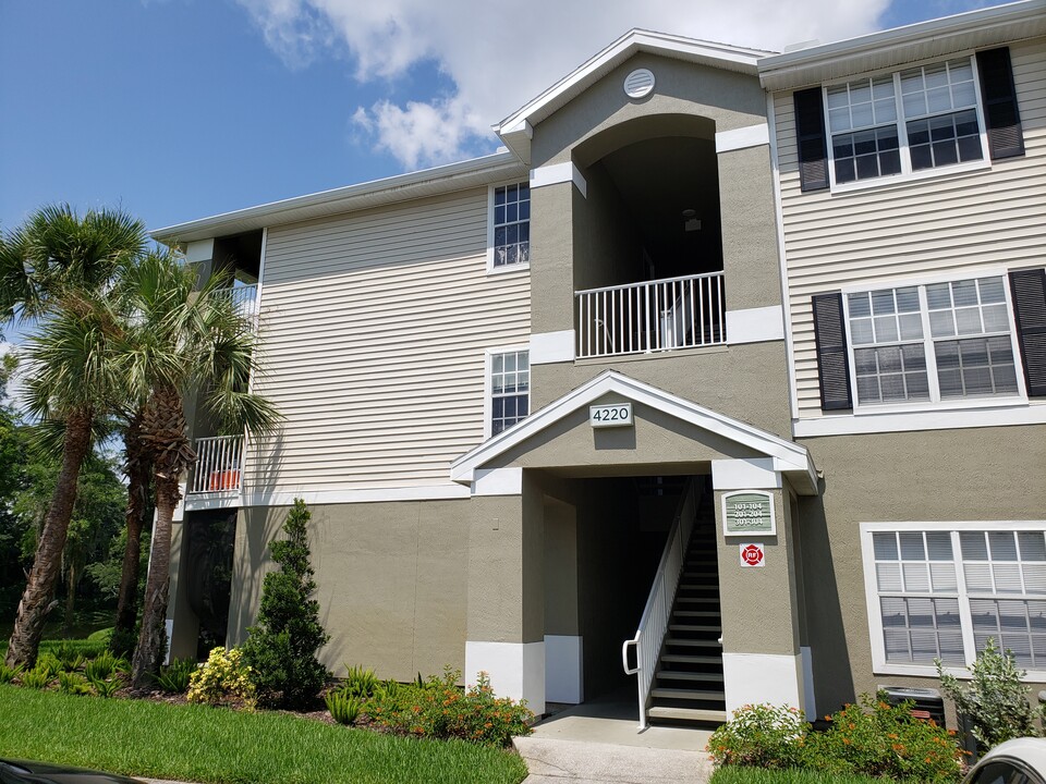 4220 Summer Landing Dr, Unit 301 in Lakeland, FL - Building Photo