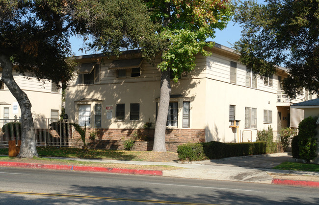 112 N Verdugo Rd in Glendale, CA - Building Photo - Building Photo