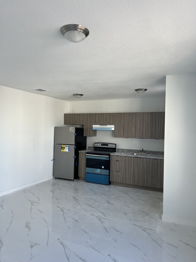 Champions Lofts in Hialeah, FL - Building Photo - Building Photo