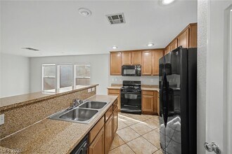 543 Cabis Bay St in Las Vegas, NV - Building Photo - Building Photo
