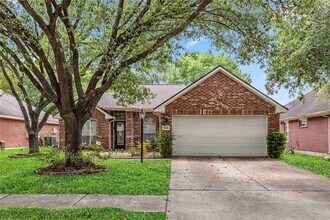 8830 Sherina Park Dr in Houston, TX - Building Photo - Building Photo